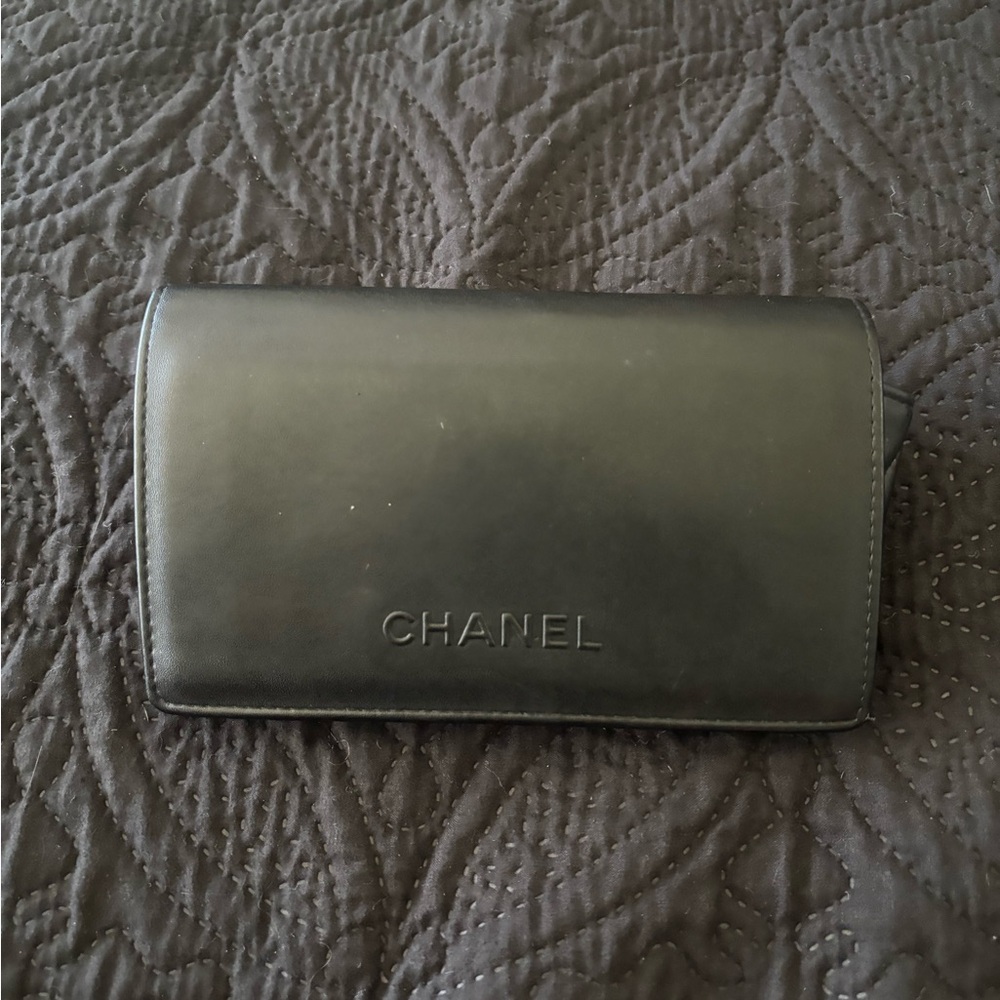 CHANEL Black Quilted Leather Logo Glasses/ Sunglasses Case - Picture 2 of 8